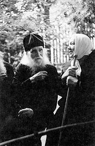 О. Николай и настоятельница Пюхтицкого монастыря игумения Варвара 