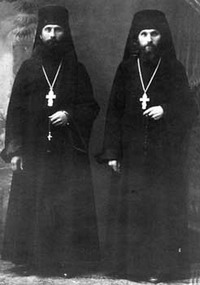 Иерей Николай Гурьянов (справа).Виленский Свято-Духов монастырь. 1942 г. 
